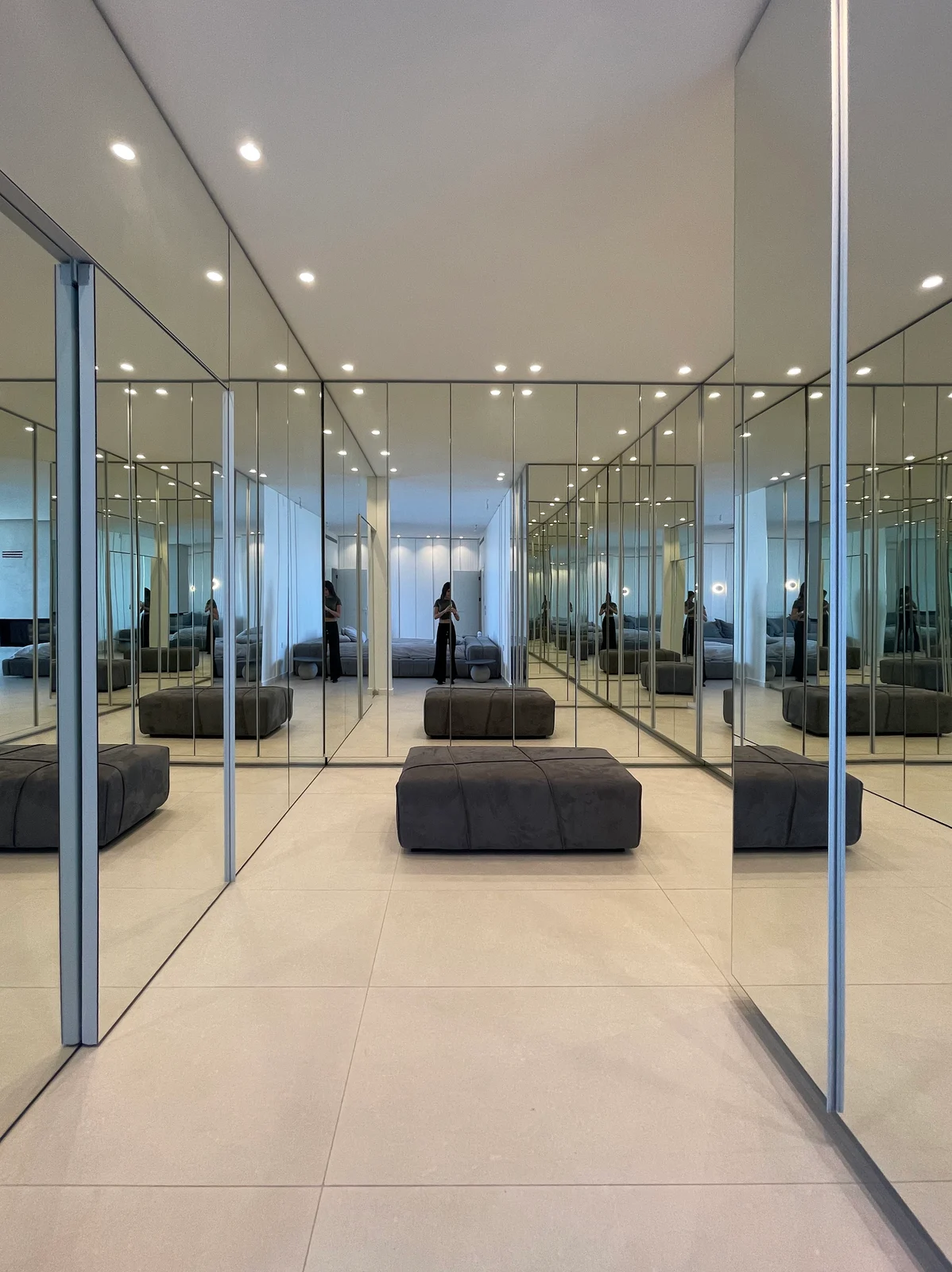 Mirrored dressing room
