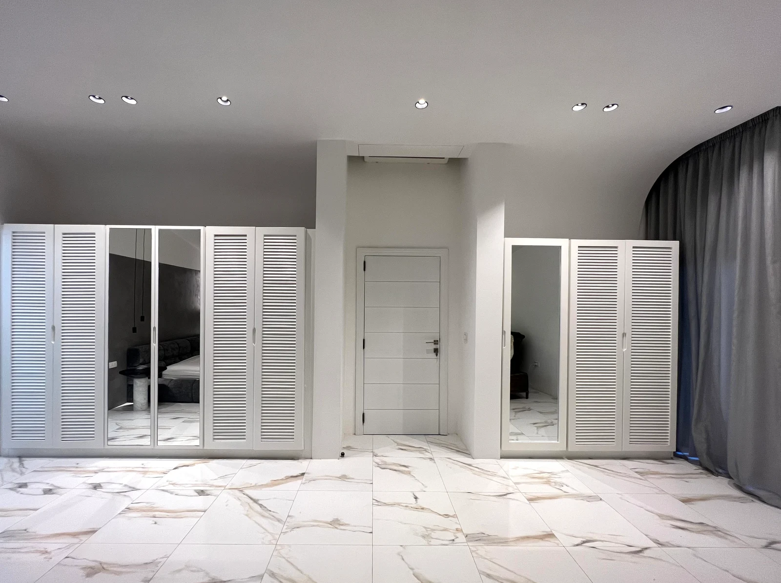 Bedroom wardrobes & mirrored doors