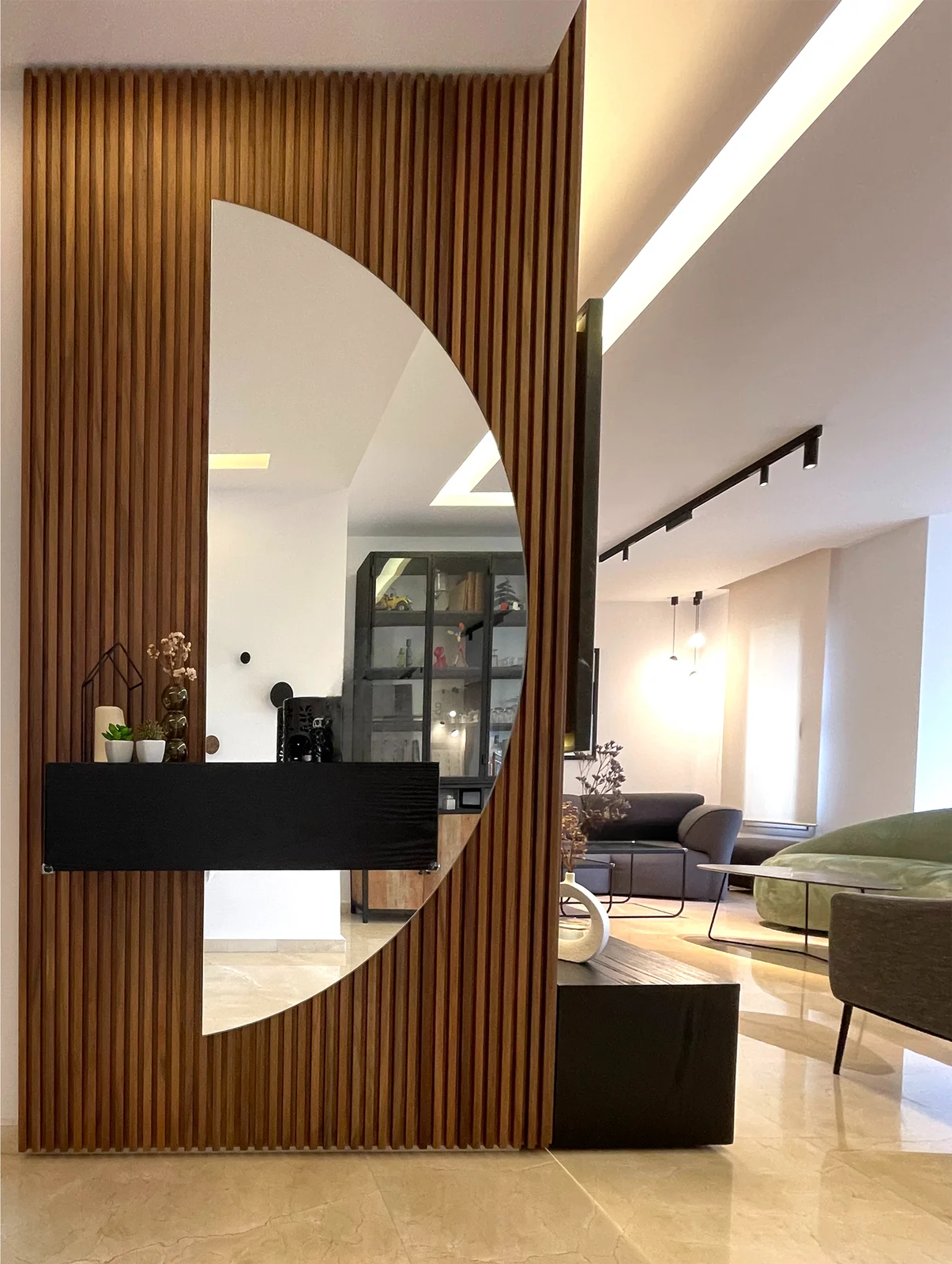Sculptural mirror & floating console