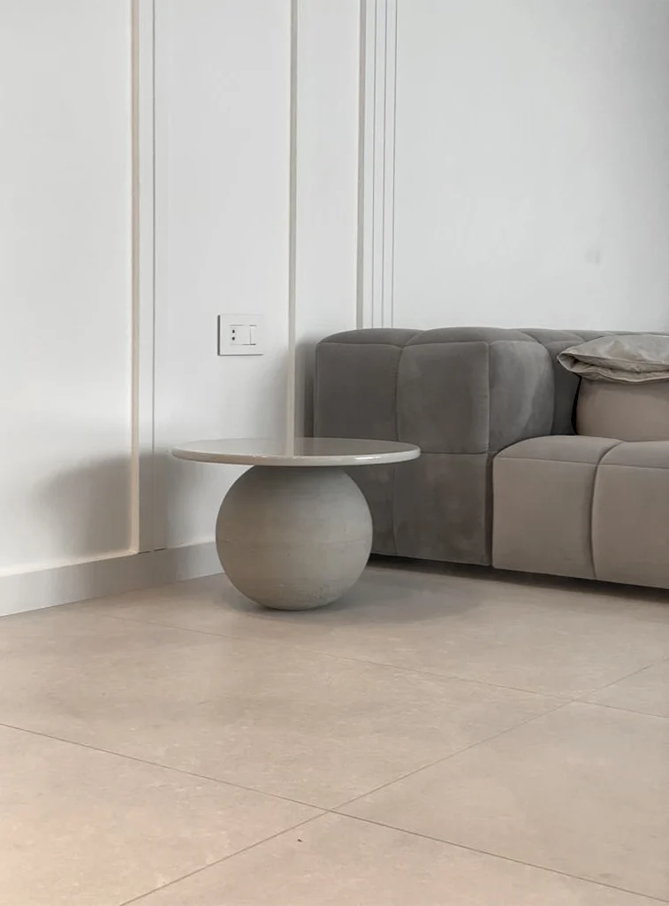 Lounge corner & sculptural side table