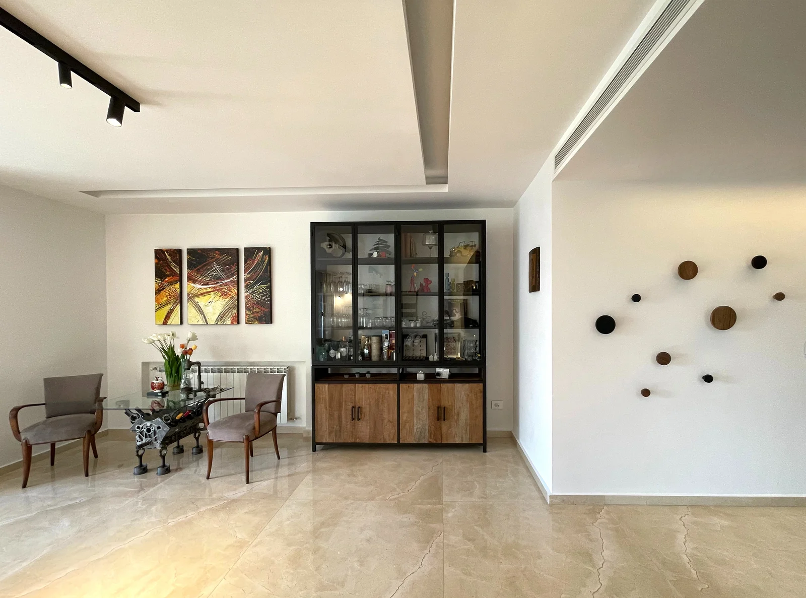 Display cabinet & adjoining seating corner