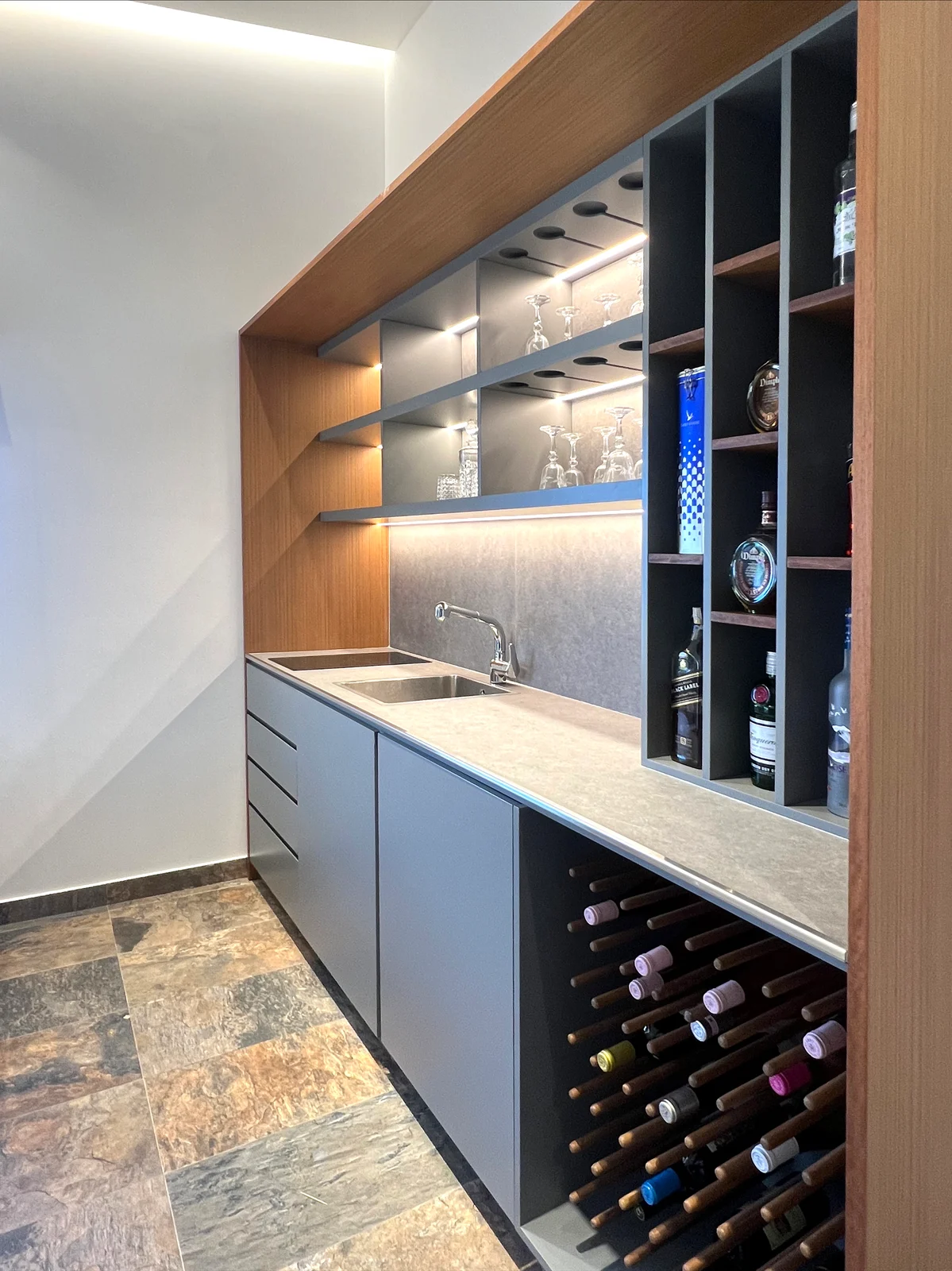Home bar & illuminated shelving