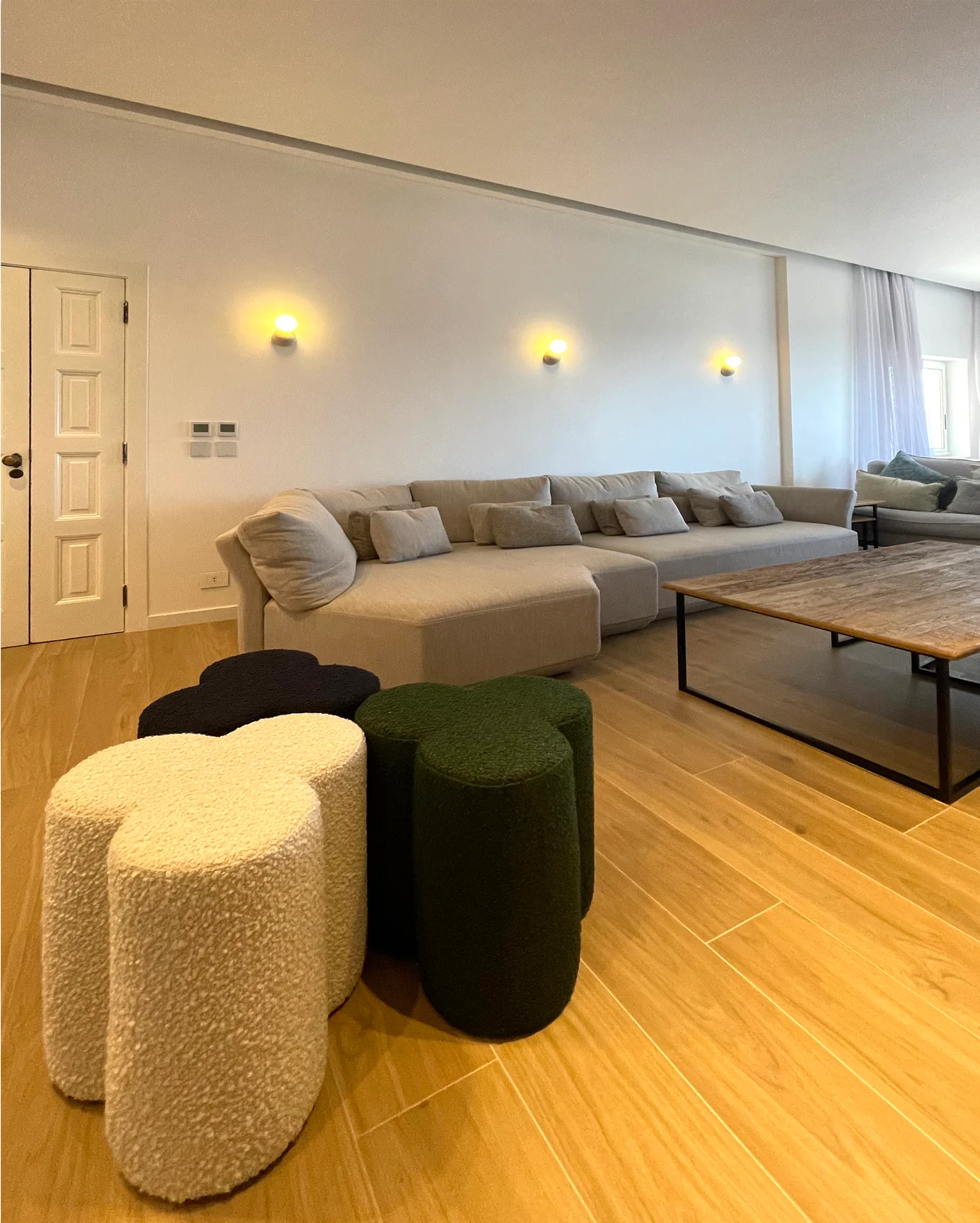 Living room & accent stools