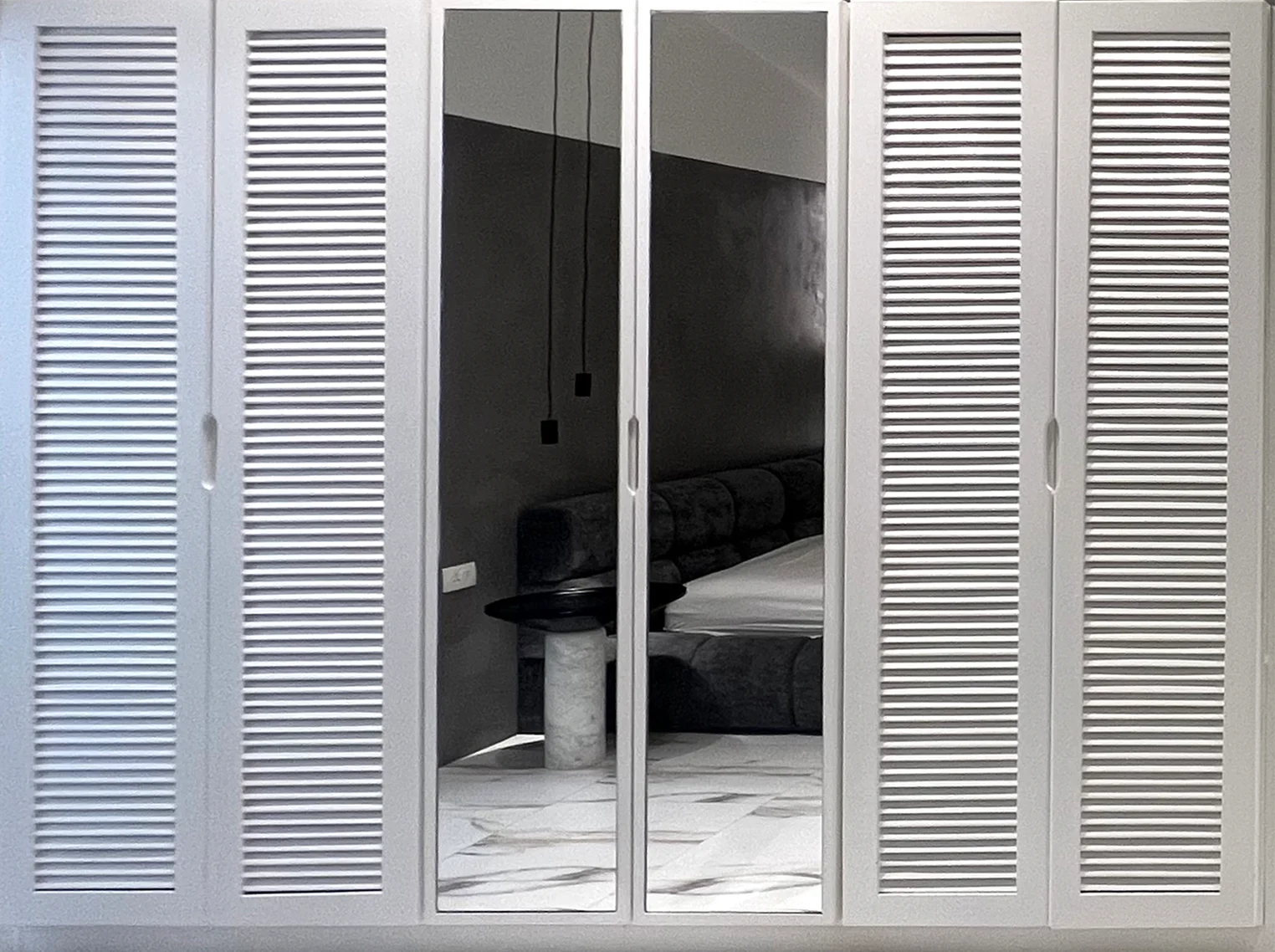 Louvred wardrobe & mirror detail