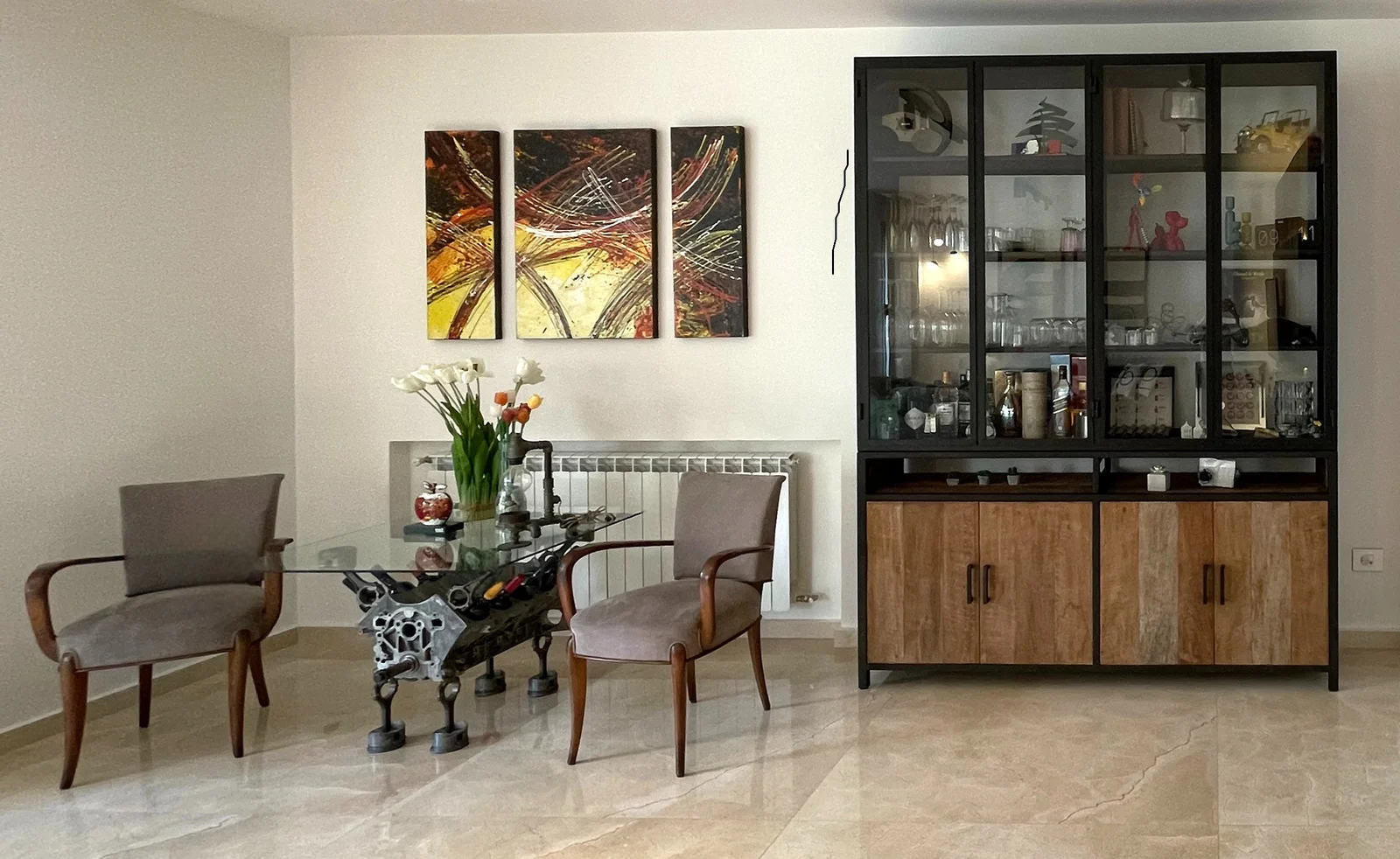 Accent chairs & artwork