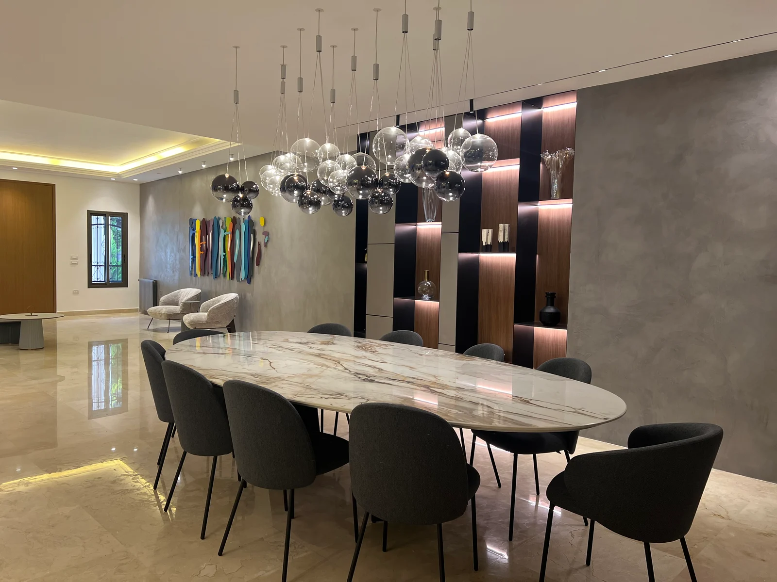 Dining table & glass pendant cluster