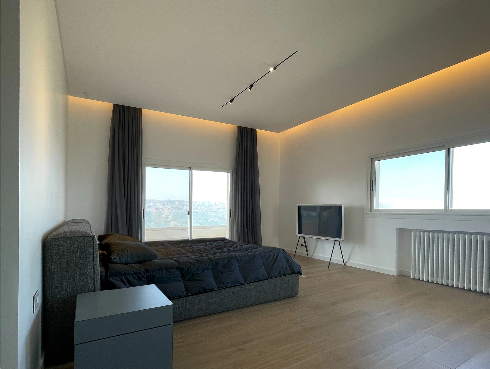 Bedroom with concealed ceiling lighting